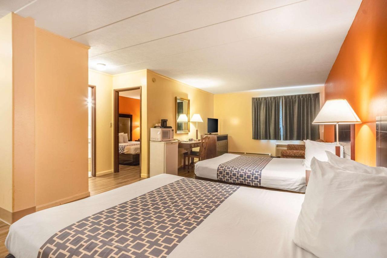 Econo Lodge Inn & Suites Airport Windsor Locks Exteriér fotografie