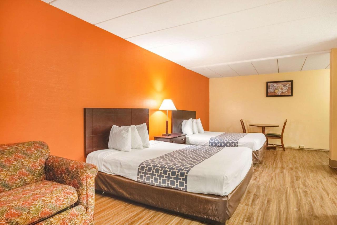 Econo Lodge Inn & Suites Airport Windsor Locks Exteriér fotografie