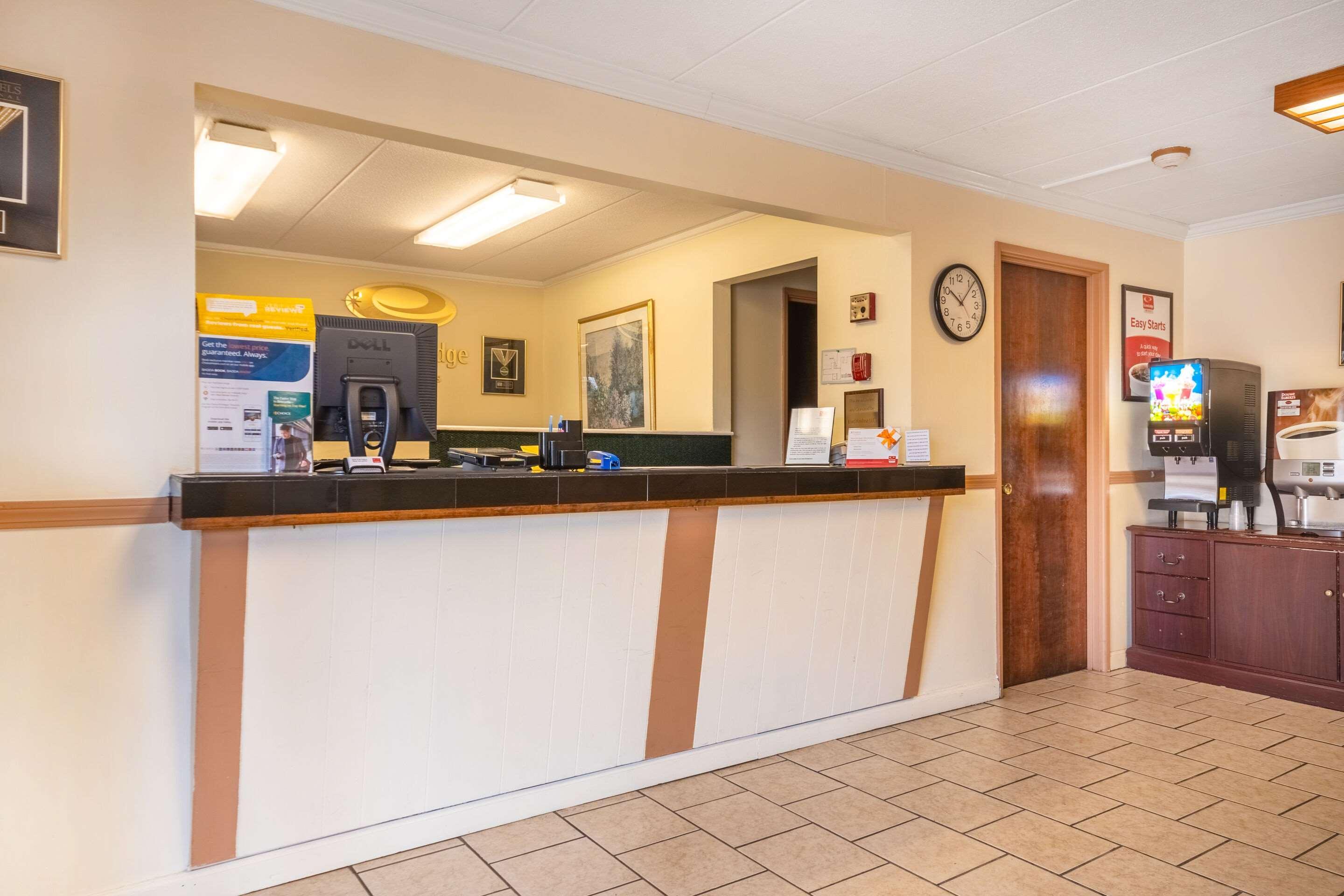 Econo Lodge Inn & Suites Airport Windsor Locks Exteriér fotografie