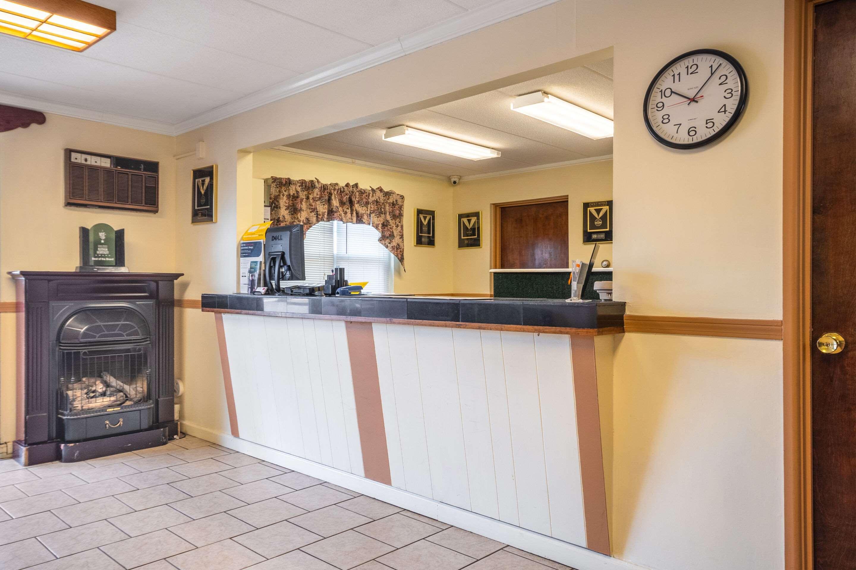 Econo Lodge Inn & Suites Airport Windsor Locks Exteriér fotografie