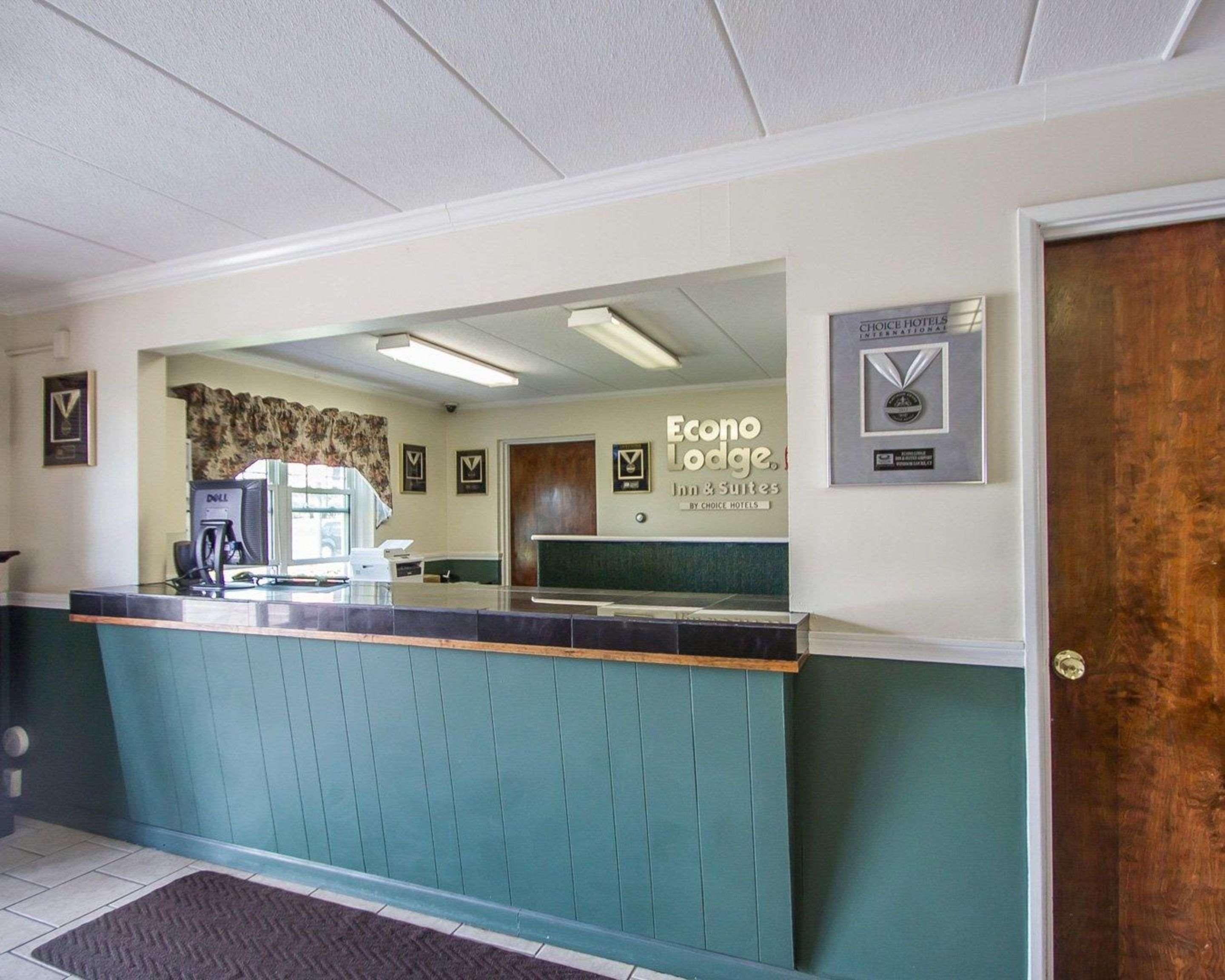 Econo Lodge Inn & Suites Airport Windsor Locks Exteriér fotografie
