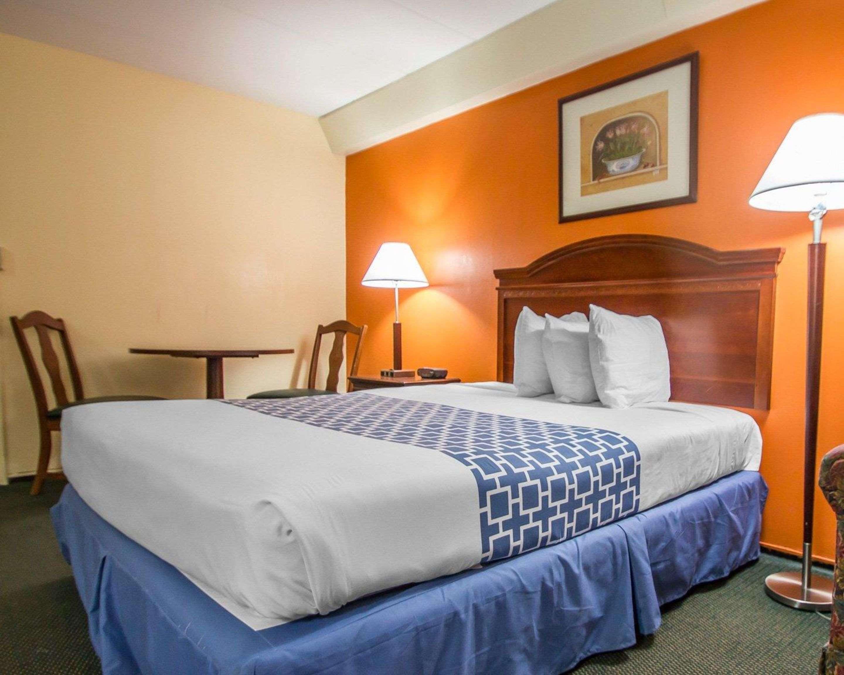 Econo Lodge Inn & Suites Airport Windsor Locks Exteriér fotografie