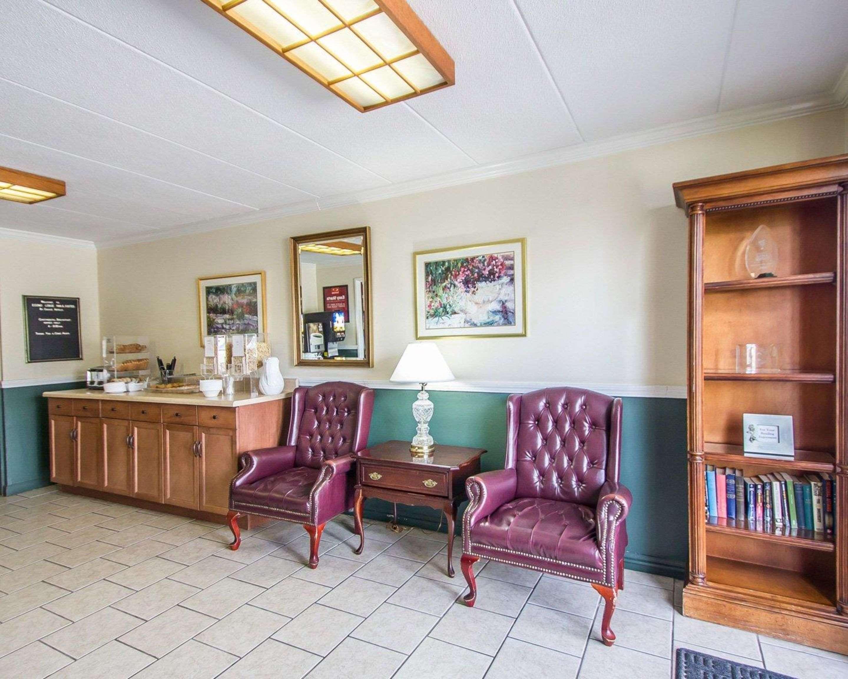 Econo Lodge Inn & Suites Airport Windsor Locks Exteriér fotografie