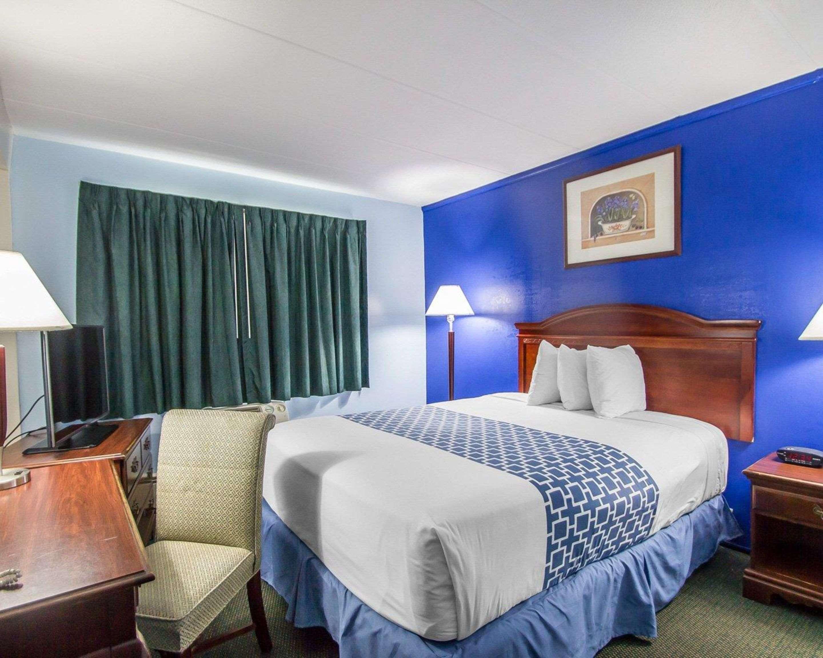 Econo Lodge Inn & Suites Airport Windsor Locks Exteriér fotografie