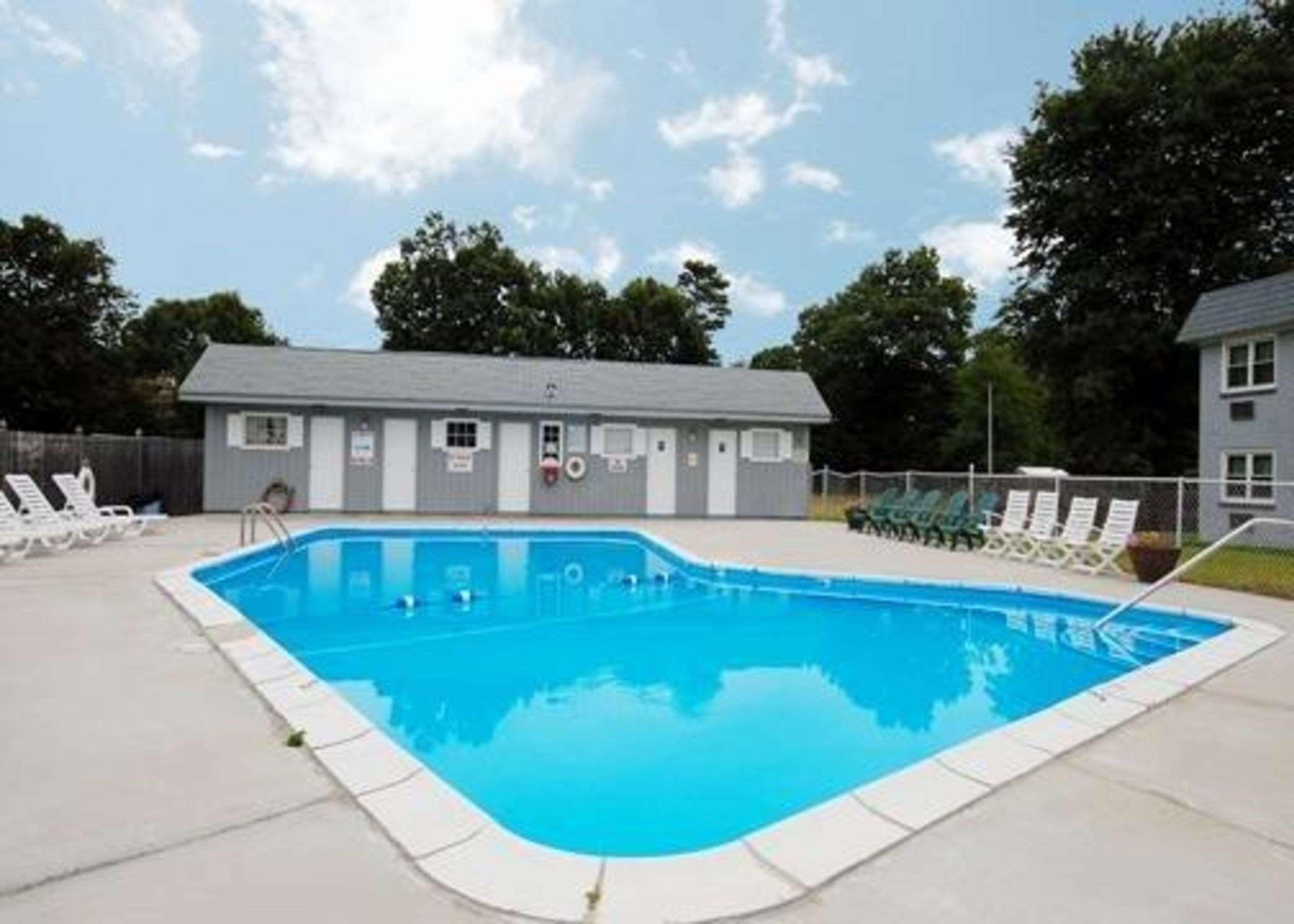 Econo Lodge Inn & Suites Airport Windsor Locks Exteriér fotografie